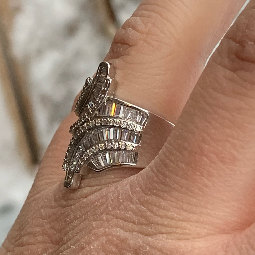 ❗️LAST CHANCE 6/30❗️BEAUTIFUL COCKTAIL RING - Picture 5 of 6